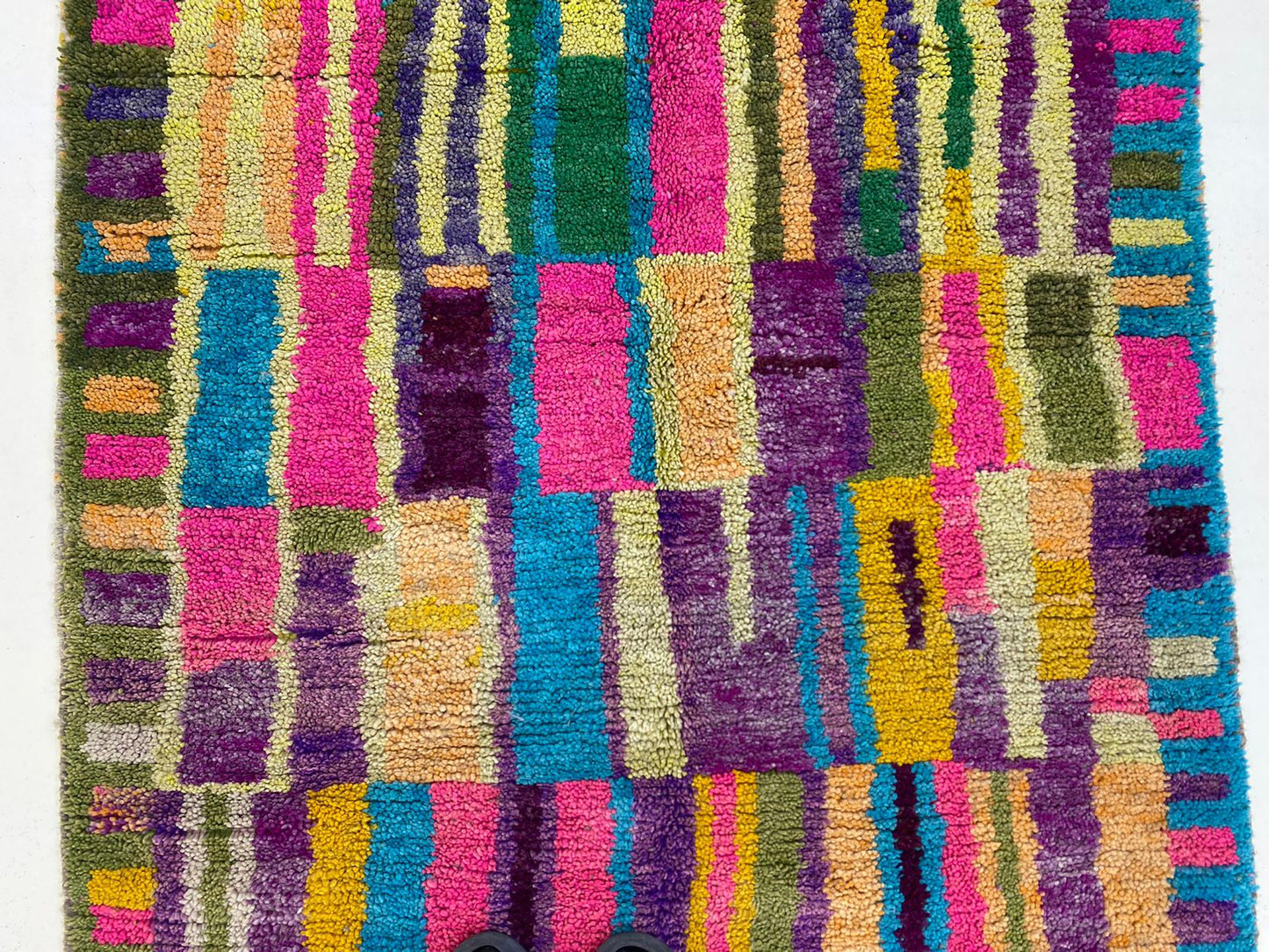 Tapis berbère marocain coloré, tapis en laine tissé à la main.