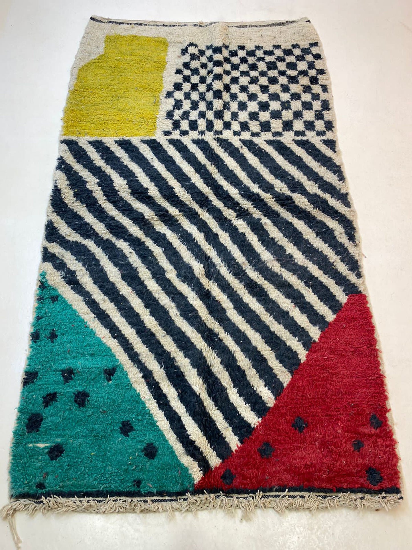 Tapis berbère marocain coloré, tapis personnalisé fait main pour la cuisine.