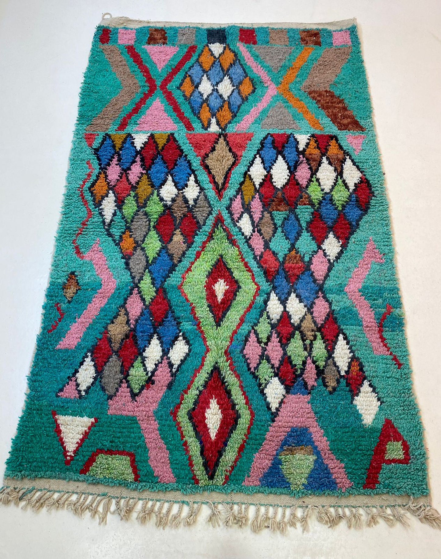 Tapis marocain fait main, tapis de cuisine en laine coloré.