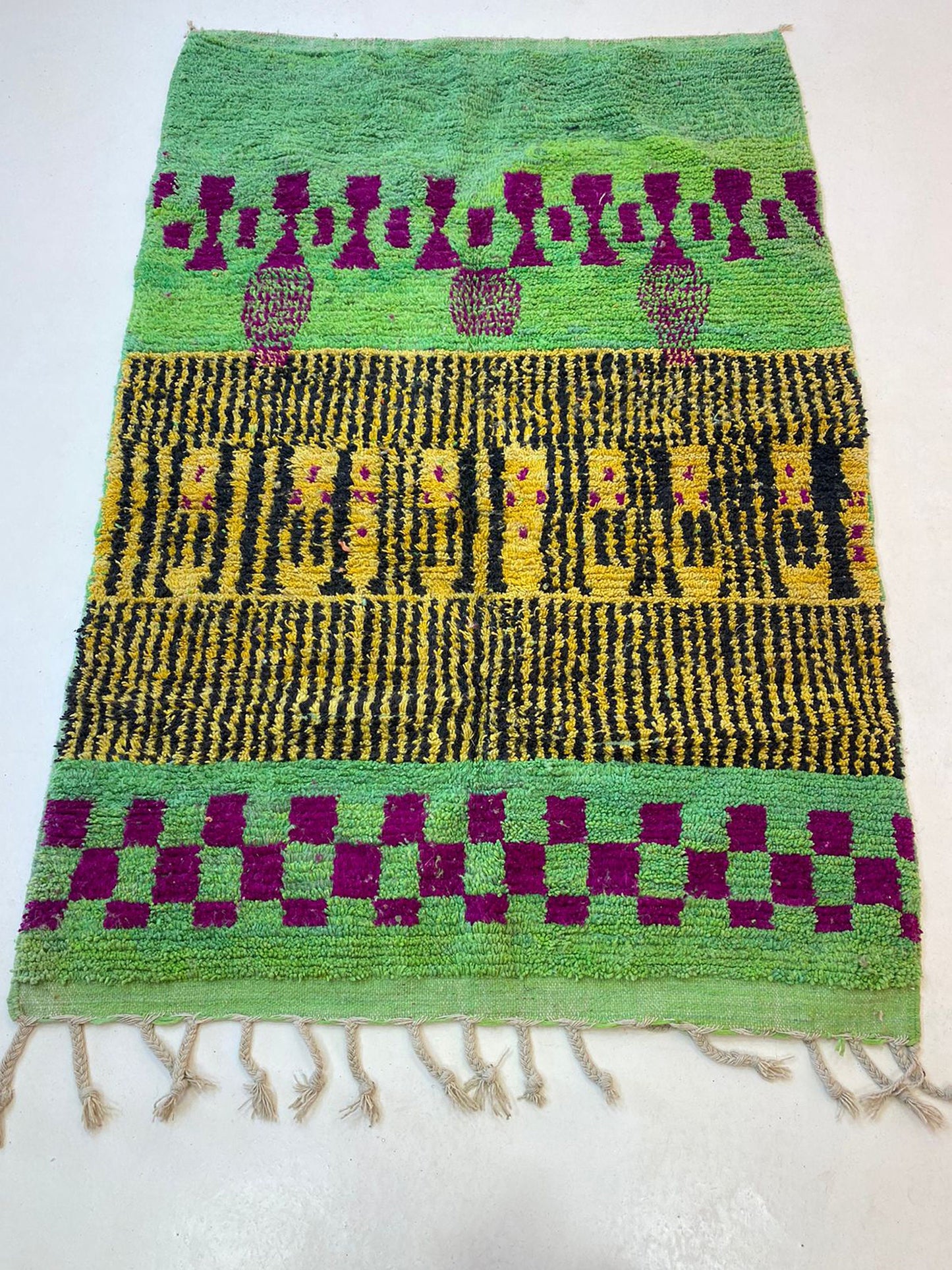 Tapis berbère marocain tissé à la main, tapis coloré sur commande.