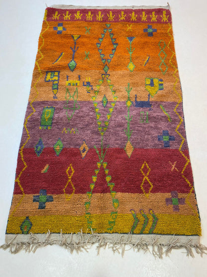 Tapis berbère marocain, tapis en laine tissé à la main sur mesure.