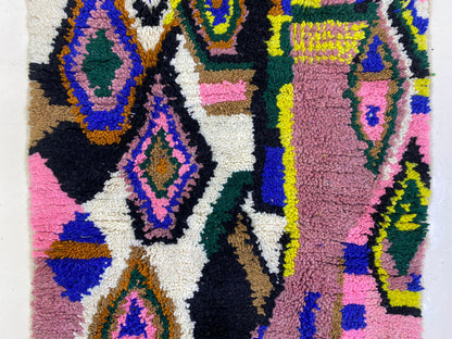 Tapis berbère unique tissé à la main pour le salon, tapis marocain personnalisé.