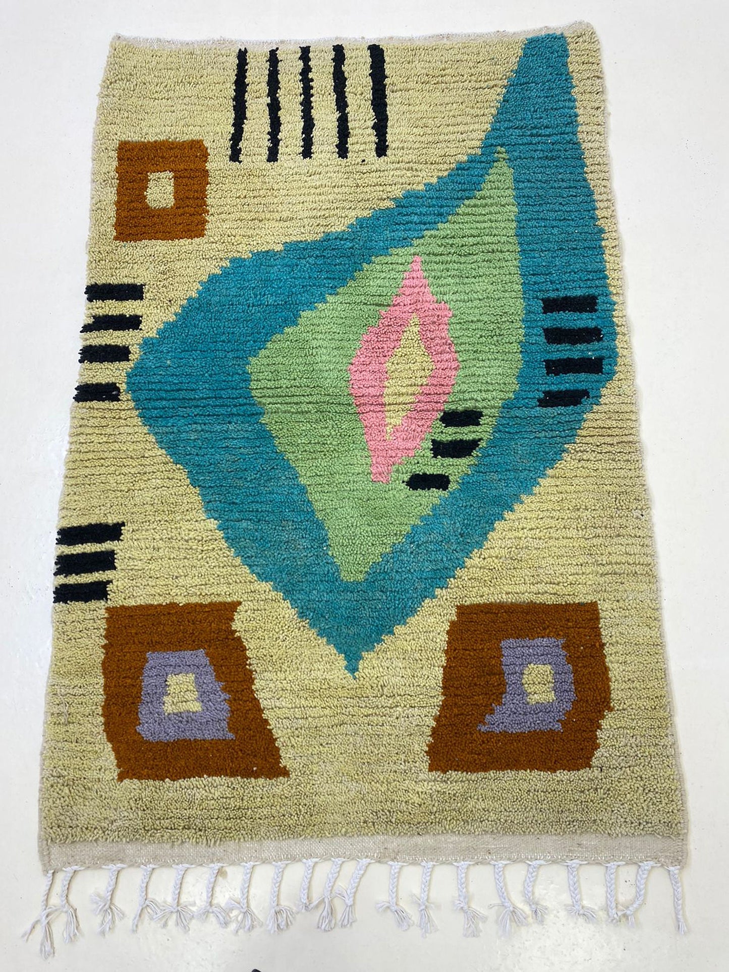 Tapis berbère marocain, tapis personnalisé noué à la main.