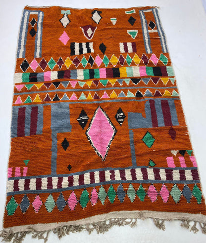 Tapis coloré unique, tapis berbère marocain tissé à la main.