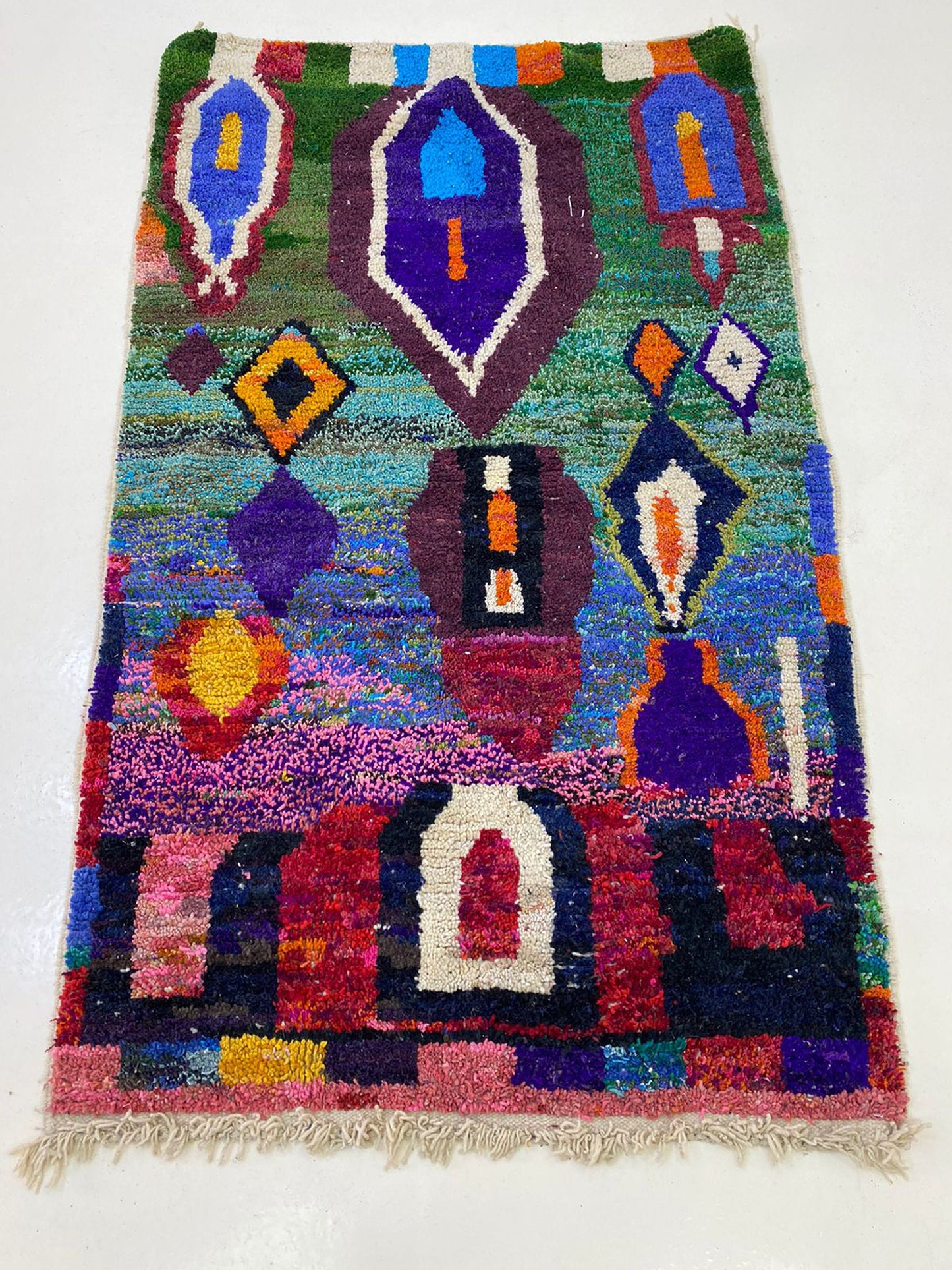 Tapis berbère marocain fait main sur mesure, tapis unique noué à la main.