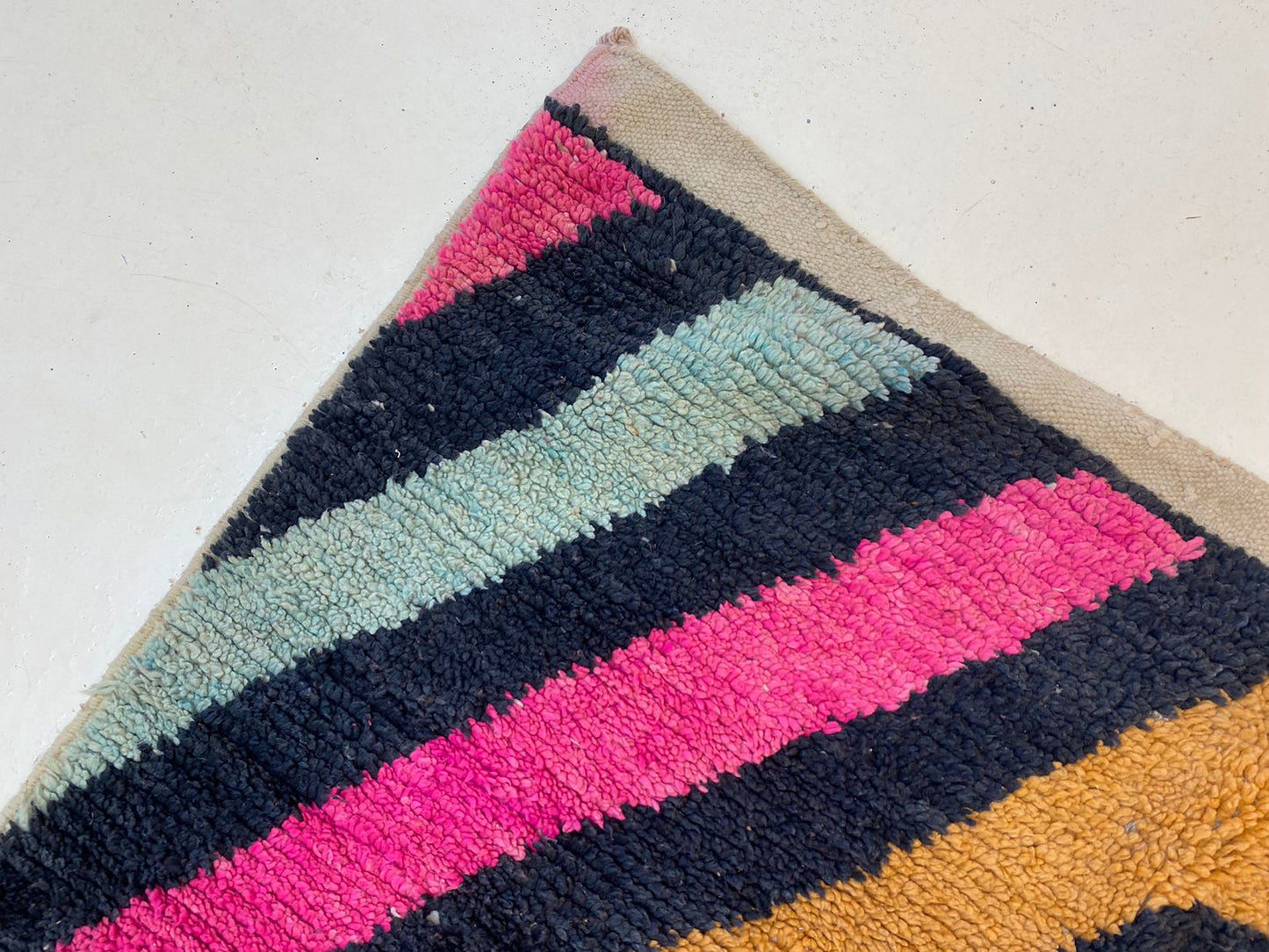 Tapis berbère marocain personnalisé, tapis coloré fait à la main.