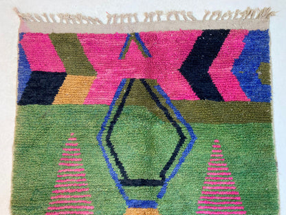 Tapis berbère marocain personnalisé, tapis coloré fait à la main.