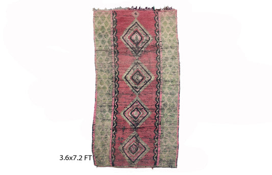 Tapis marocain vintage délavé 4x7, tapis en laine à tissage plat en forme de losange.