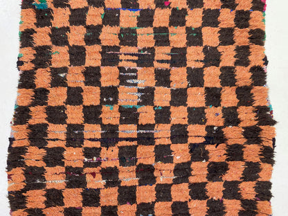 Tapis à carreaux berbère marocain 3x6, tapis en laine tissé à la main orange et noir.