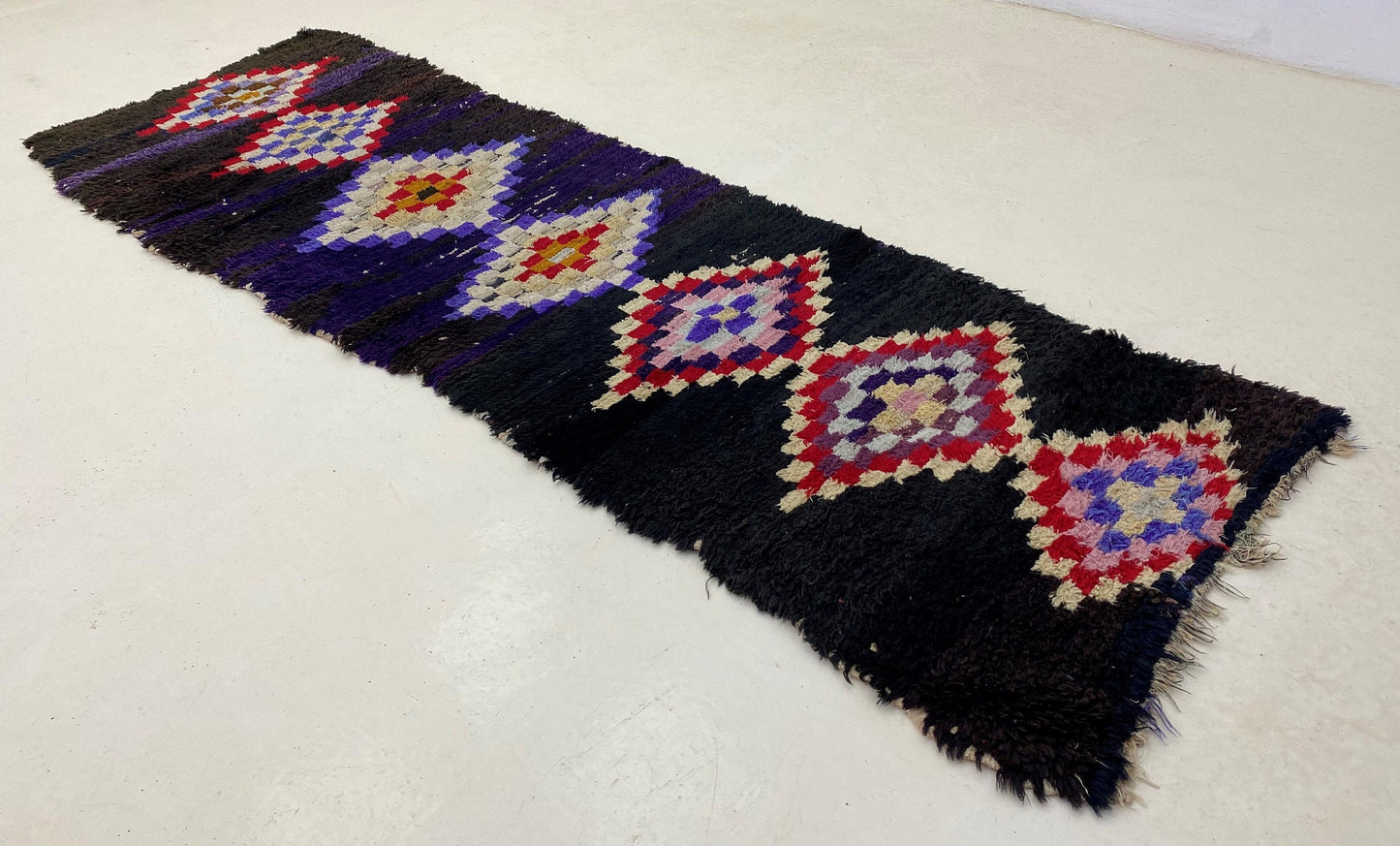 Tapis de couloir long vintage marocain à motif de losanges 8x3.