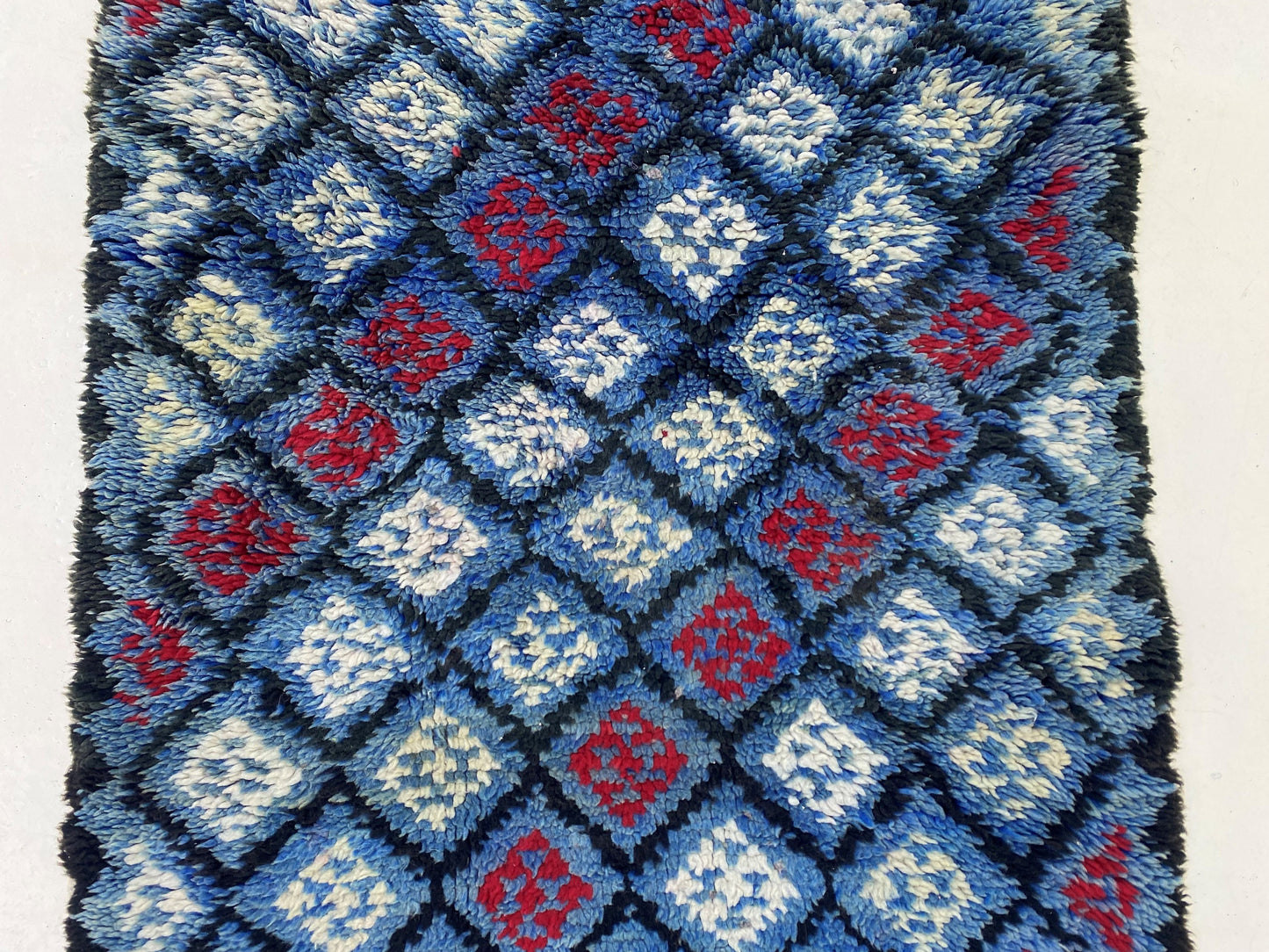 Tapis de couloir vintage marocain 3x6, style motifs géométriques.