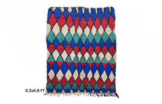 Tapis marocain à losanges colorés 5x7, style berbère vintage.