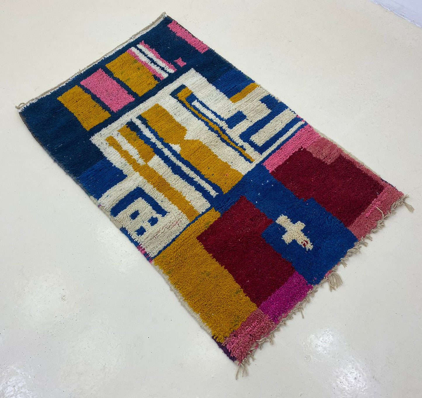 Tapis bohème coloré personnalisé, tissé à la main de style berbère marocain.