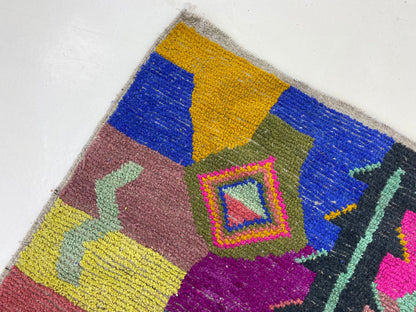 Tapis marocain, tapis berbère en laine noué à la main, tapis de cuisine personnalisé et vibrant.