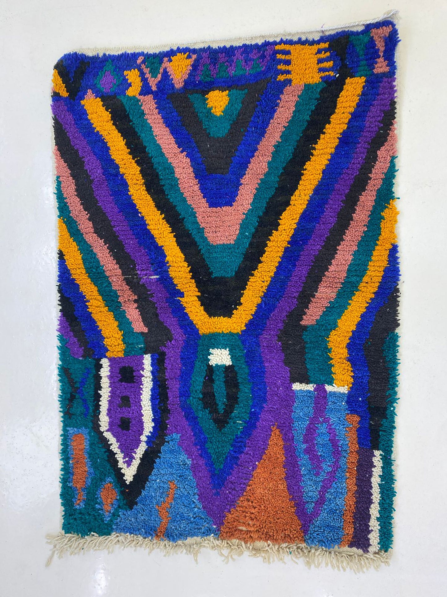 Tapis berbère unique pour le salon, tapis marocain personnalisé.