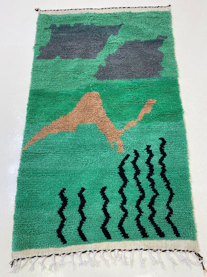 Tapis berbère vert marocain authentique, tapis unique tissé à la main.