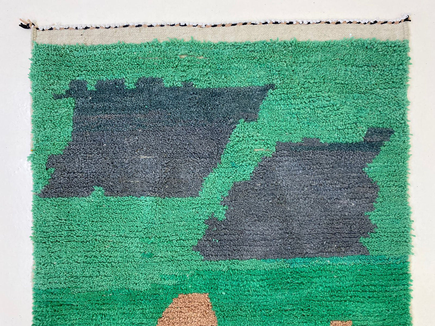 Tapis berbère vert marocain authentique, tapis unique tissé à la main.