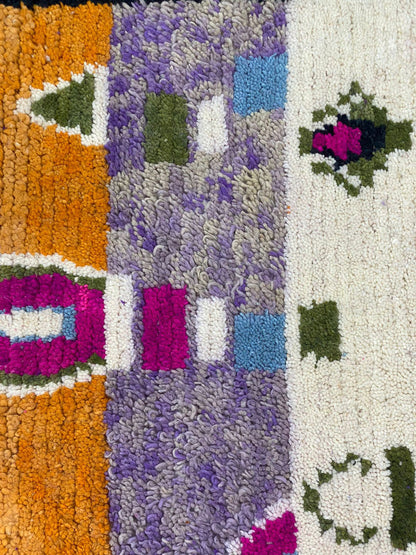 Tapis marocain berbère coloré noué à la main, tapis unique et personnalisé.