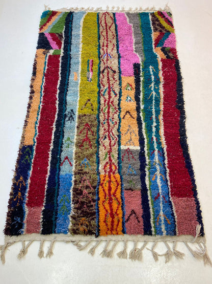 Tapis berbère marocain noué à la main sur mesure, tapis en laine coloré unique.