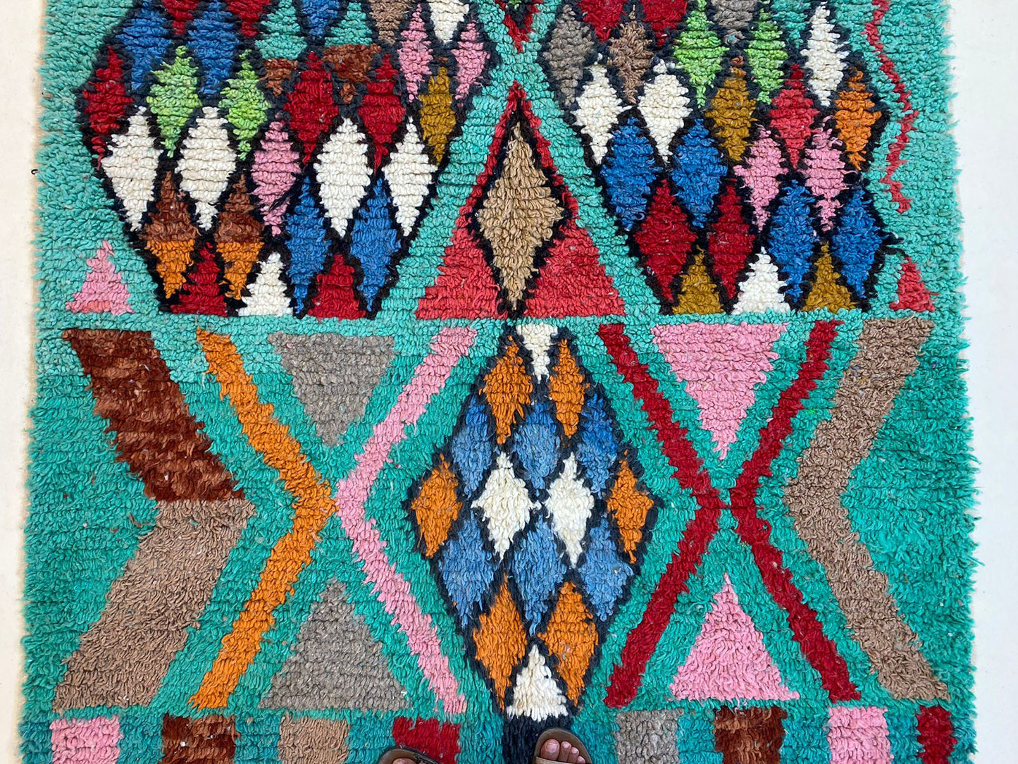 Tapis marocain fait main, tapis de cuisine en laine coloré.