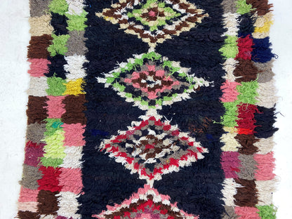 Tapis de couloir vintage marocain unique 3x7, vibrant et élégant.