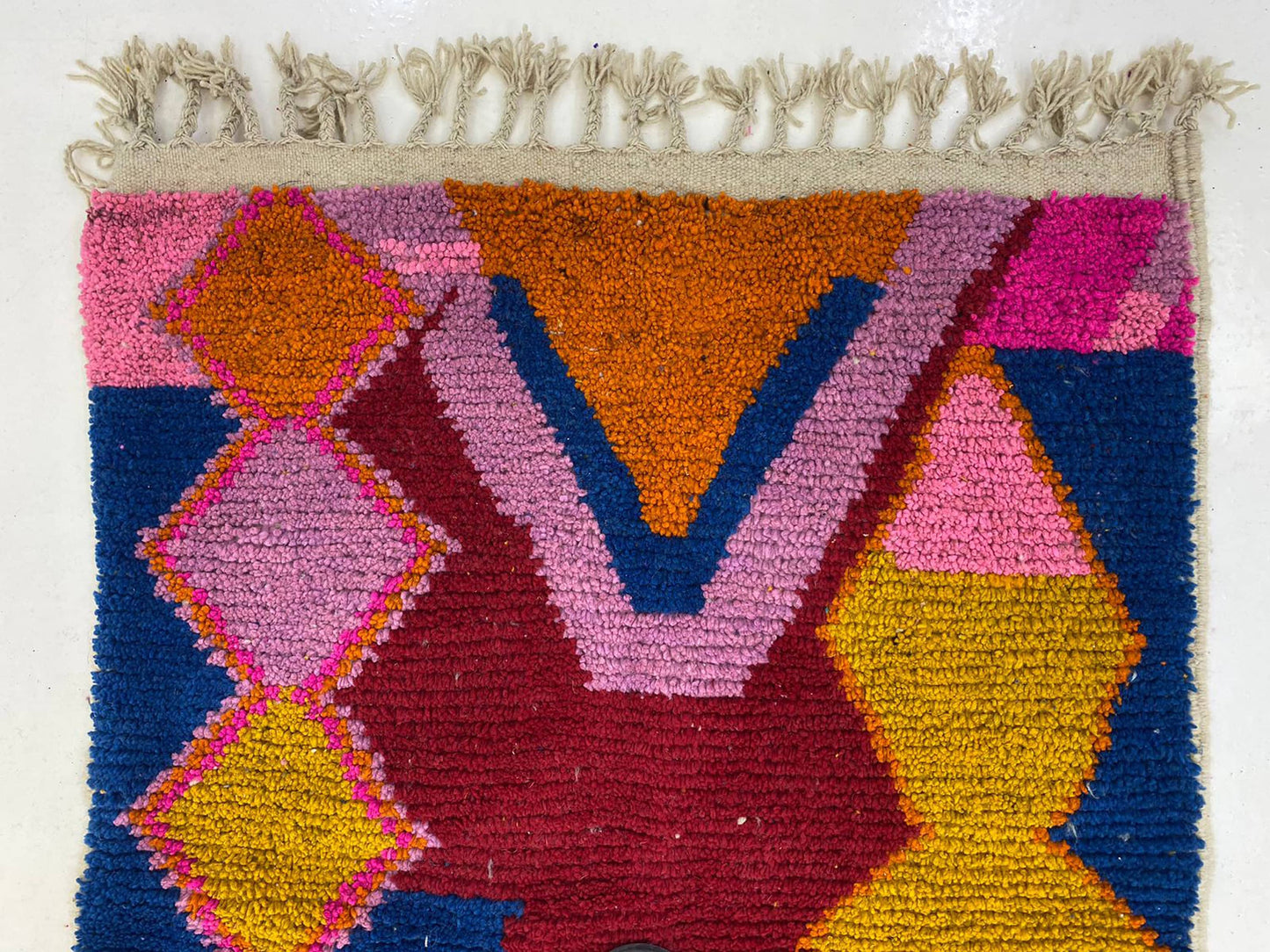 Tapis en laine berbère marocain tissé à la main, tapis au design personnalisé.