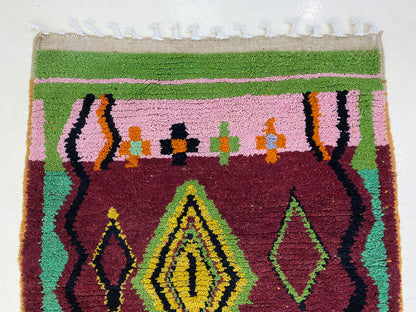 Tapis coloré unique fait à la main, tapis berbère marocain personnalisé.