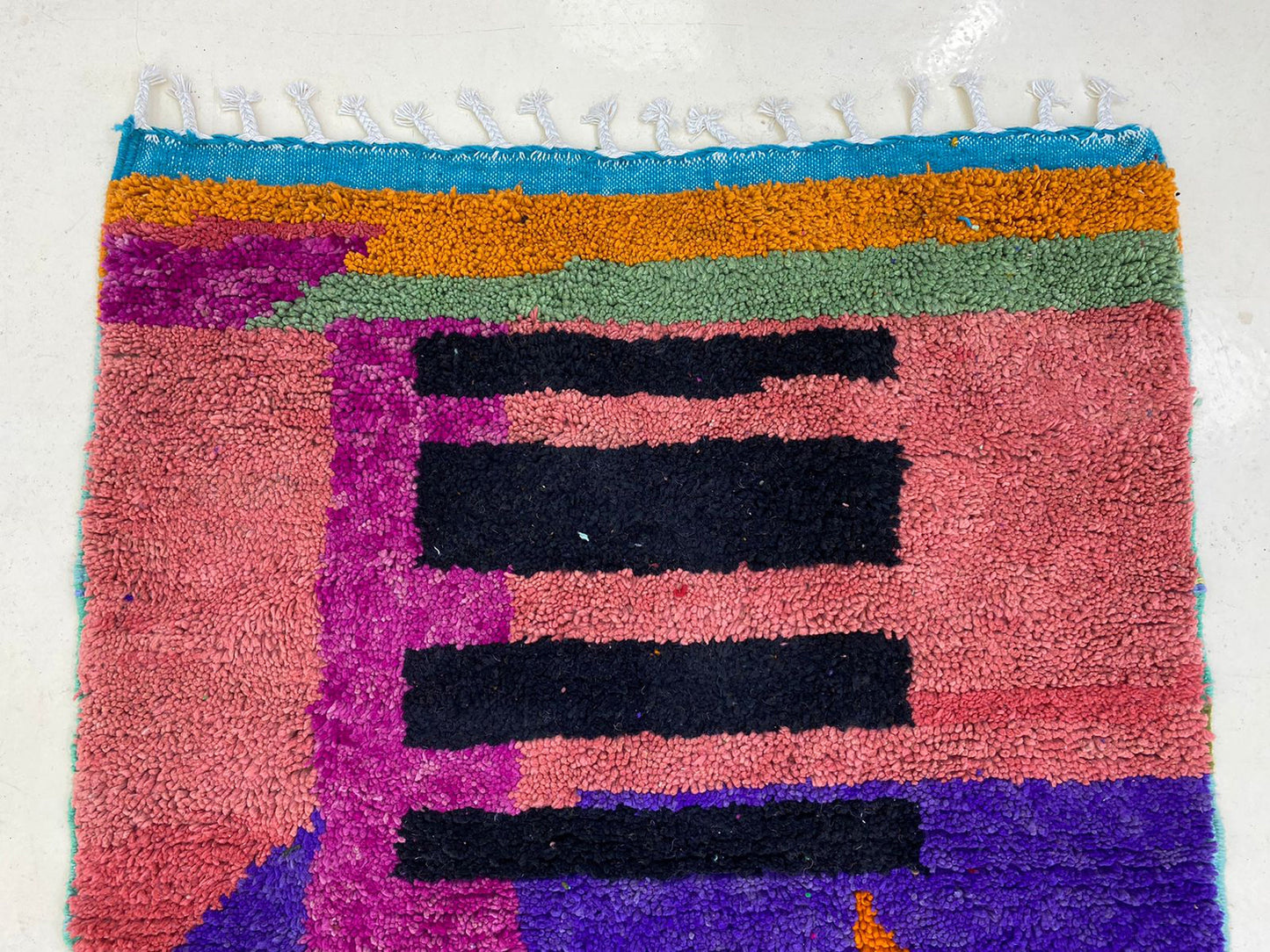 Tapis en laine berbère marocain tissé à la main, tapis coloré personnalisé.