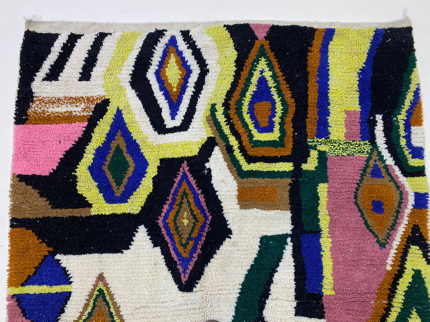 Tapis en laine coloré personnalisé du Maroc, tapis berbère fabriqué à la main.