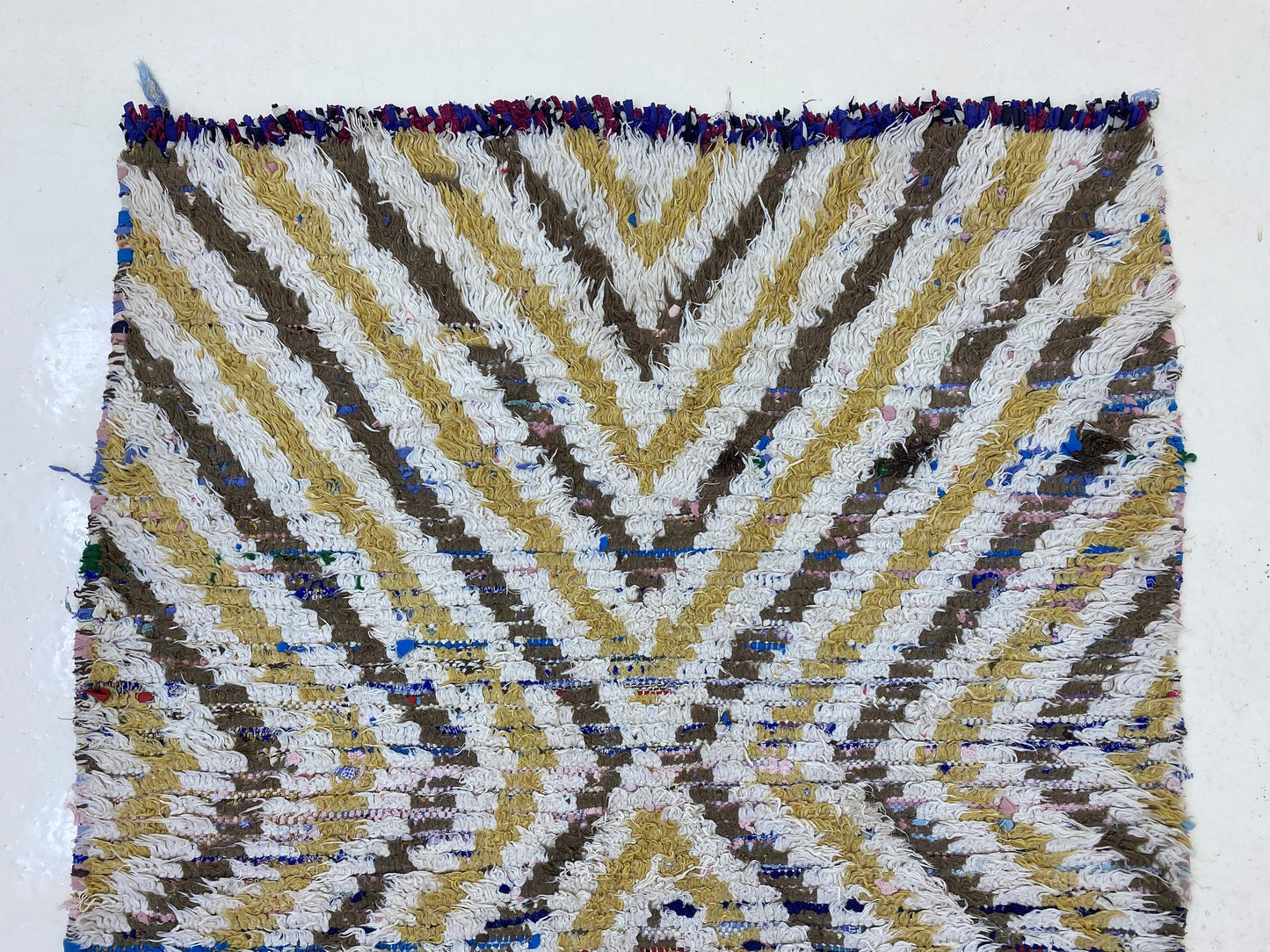 Tapis de couloir marocain vintage élégant à chevrons 3x6.