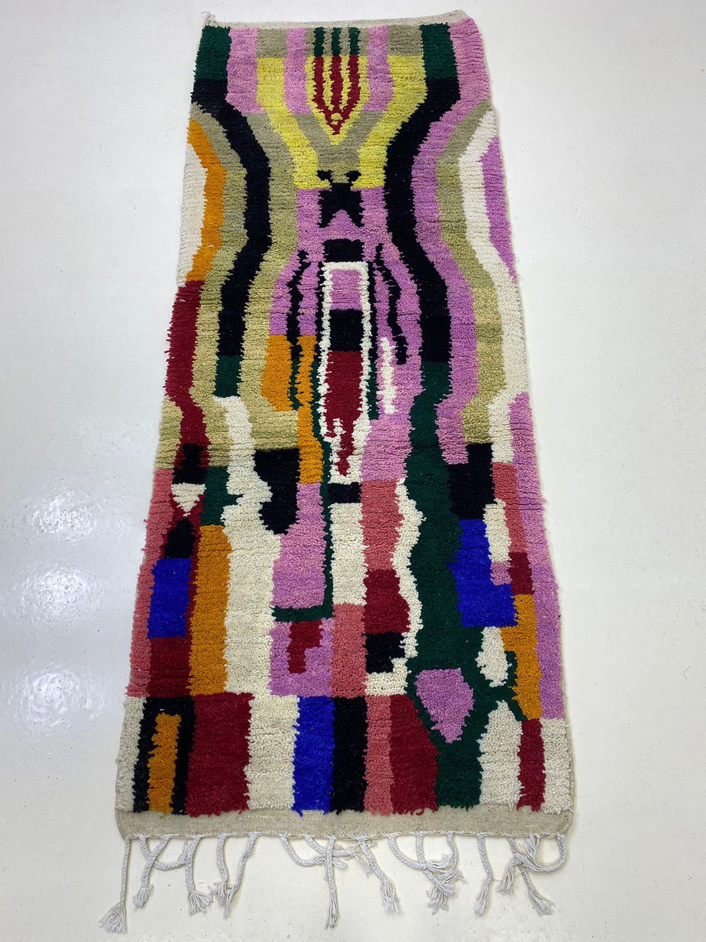 Tapis berbère marocain, tapis de couloir coloré personnalisé en laine fait à la main.