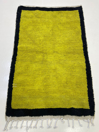 Tapis berbère marocain en laine noué à la main sur mesure, tapis de salon coloré.