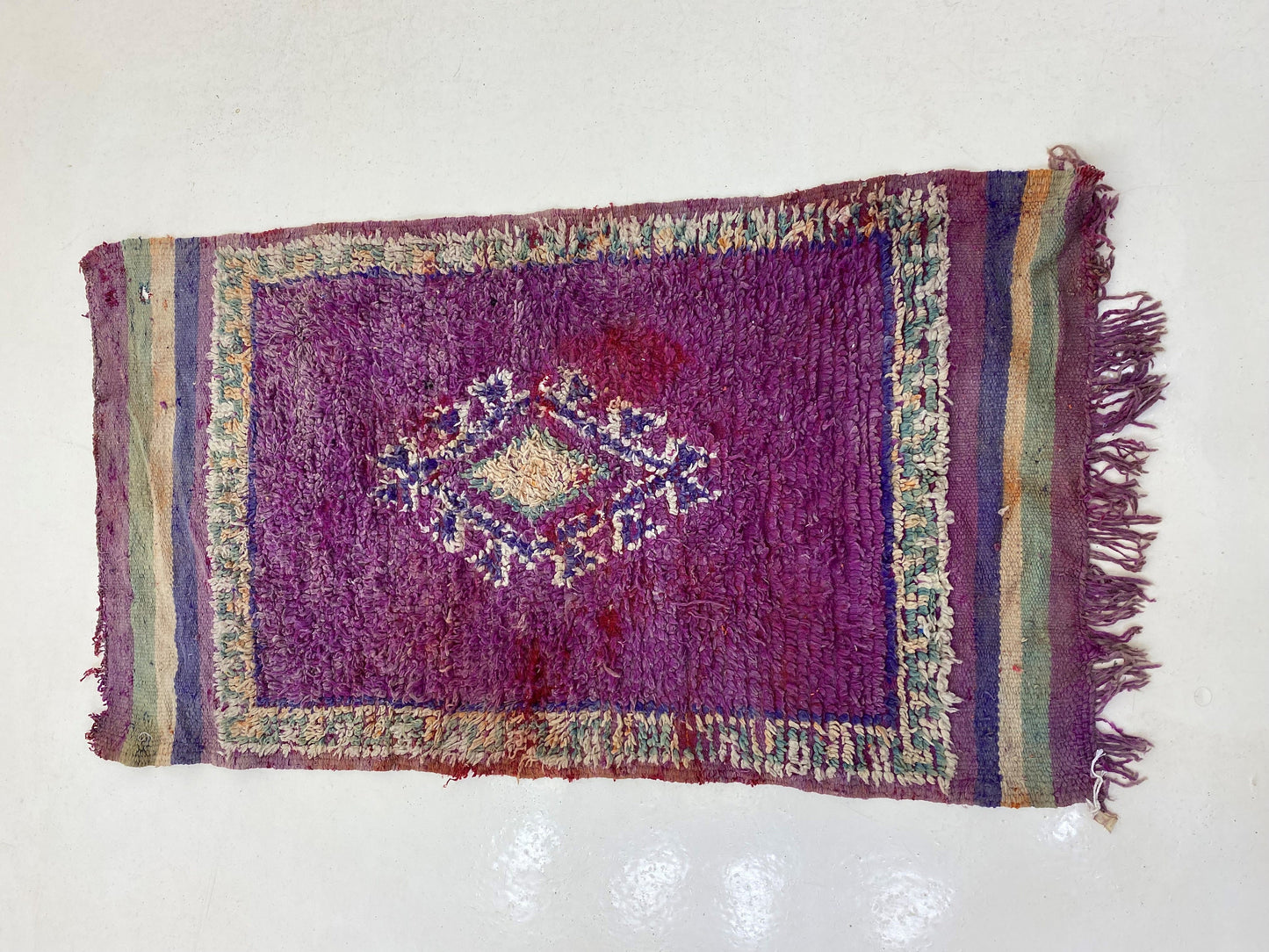 Tapis marocain vintage violet 3x6, tapis berbère en laine.