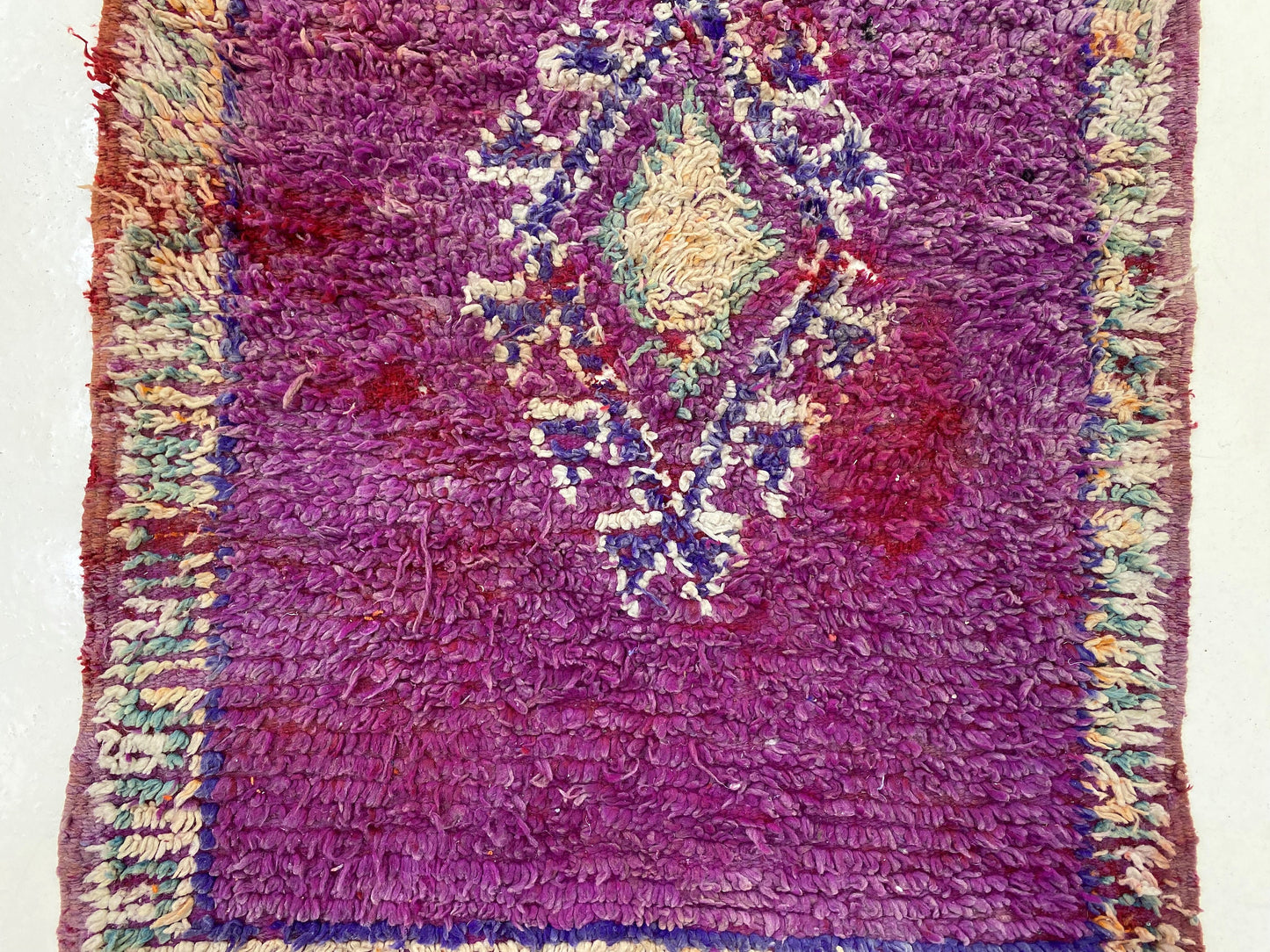 Tapis marocain vintage violet 3x6, tapis berbère en laine.