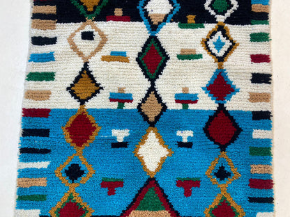 Tapis berbère marocain tissé à la main, tapis en laine coloré personnalisé.