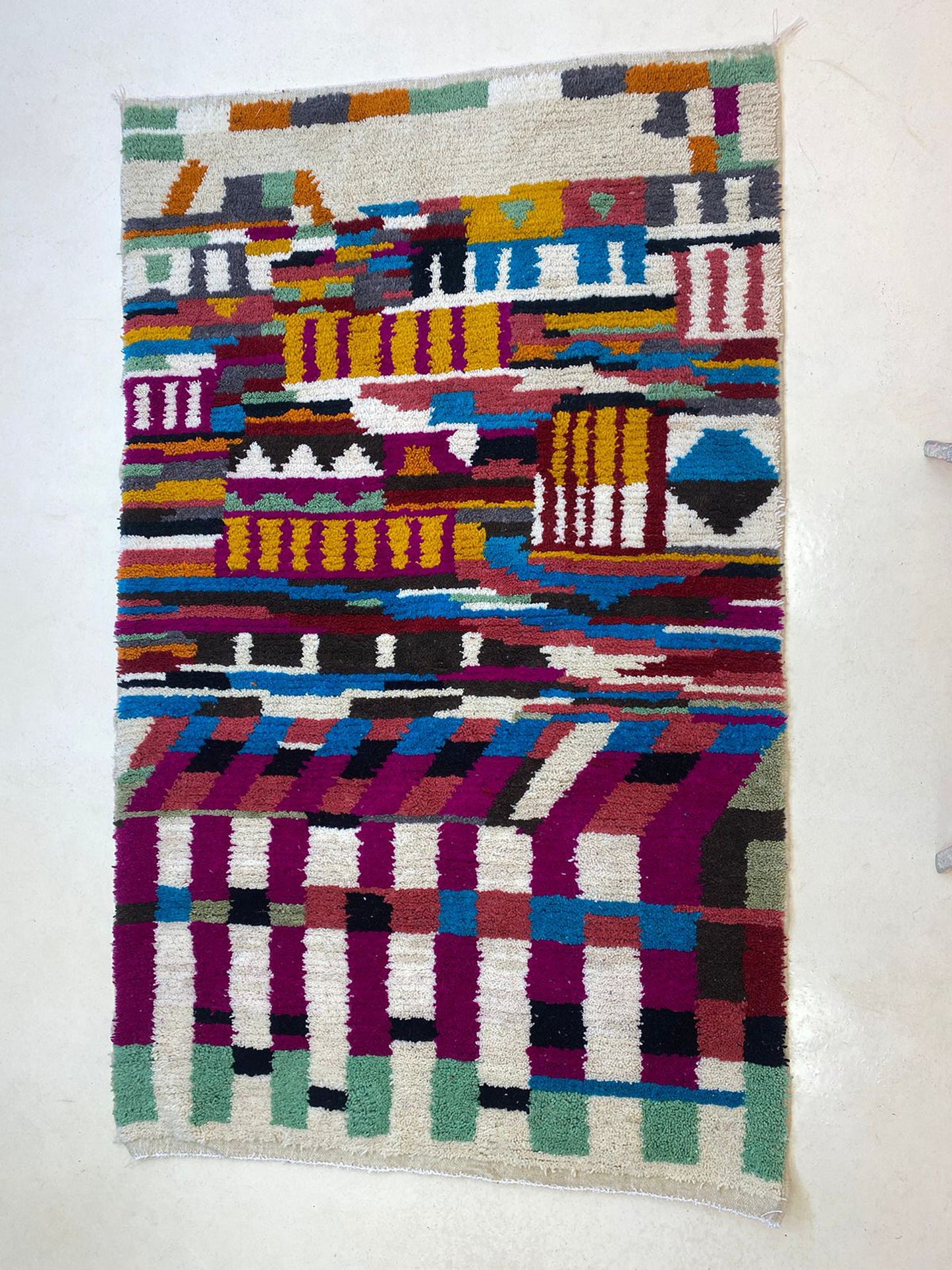 Tapis coloré personnalisé, tapis berbère marocain noué à la main.