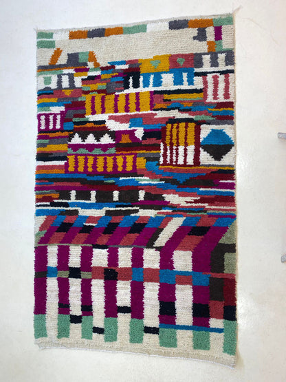 Tapis coloré personnalisé, tapis berbère marocain noué à la main.