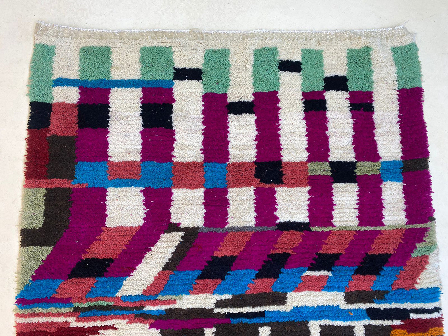 Tapis coloré personnalisé, tapis berbère marocain noué à la main.