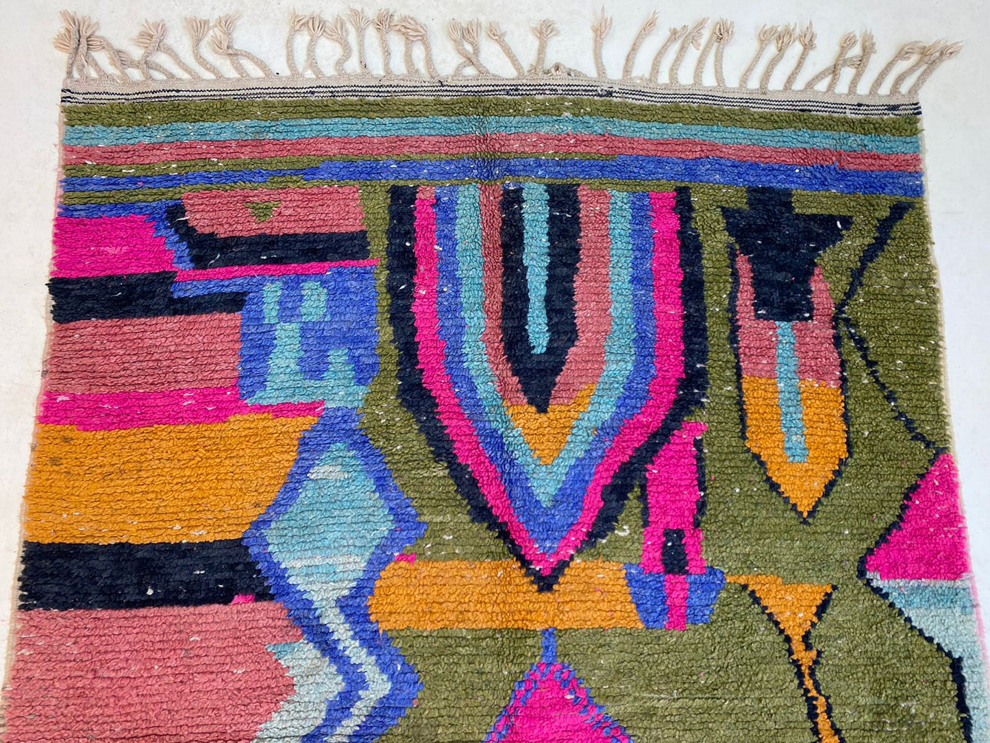 Tapis berbère marocain tissé à la main, tapis berbère personnalisé pour le salon.