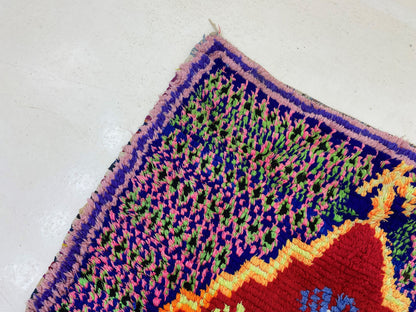 Tapis de couloir marocain vintage unique 4x10, tapis de couloir vibrant et élégant.