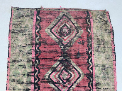 Tapis marocain vintage délavé 4x7, tapis en laine à tissage plat en forme de losange.