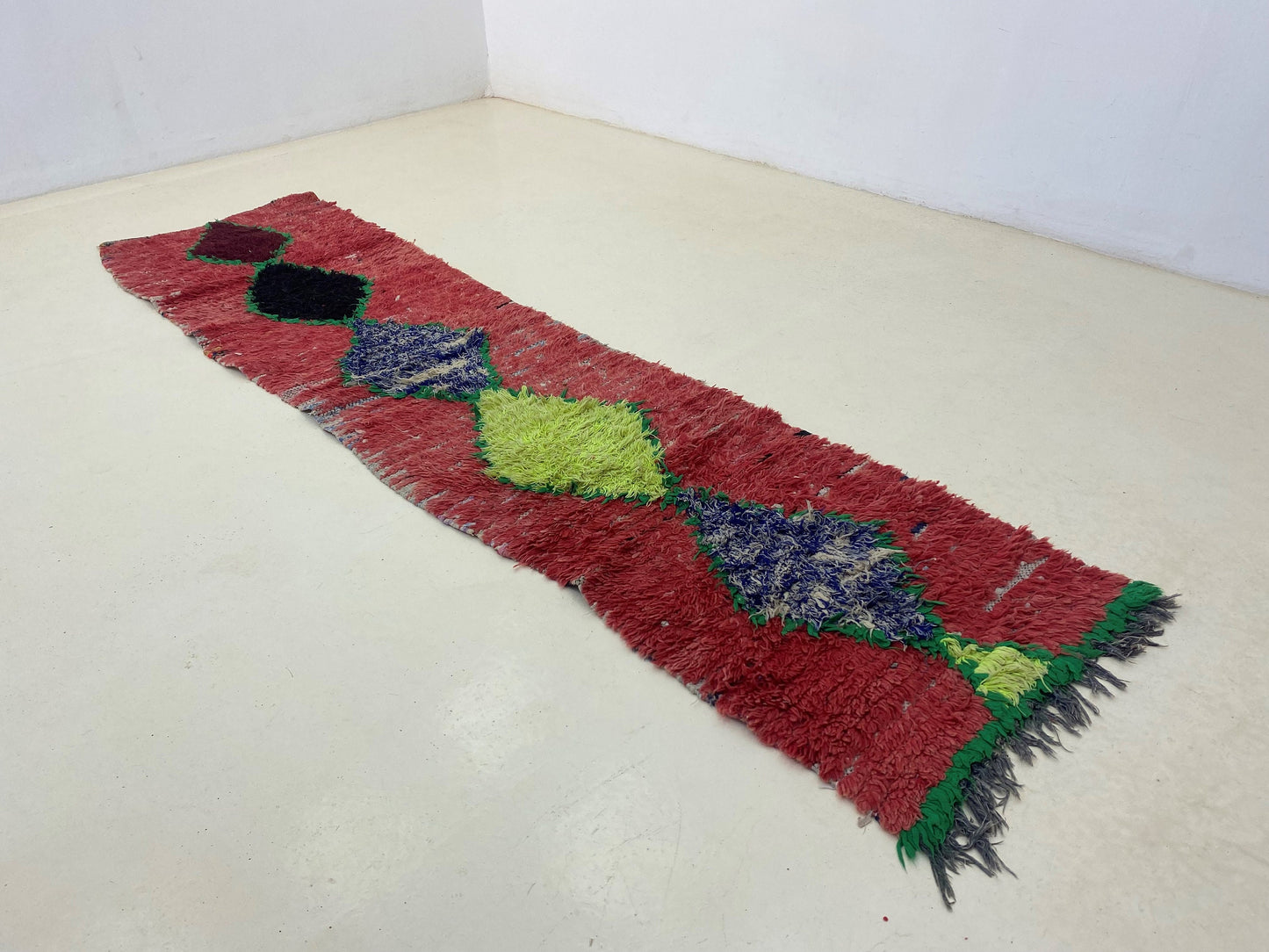 Tapis de couloir marocain en laine colorée 2x9, tapis de couloir berbère coloré à losanges.