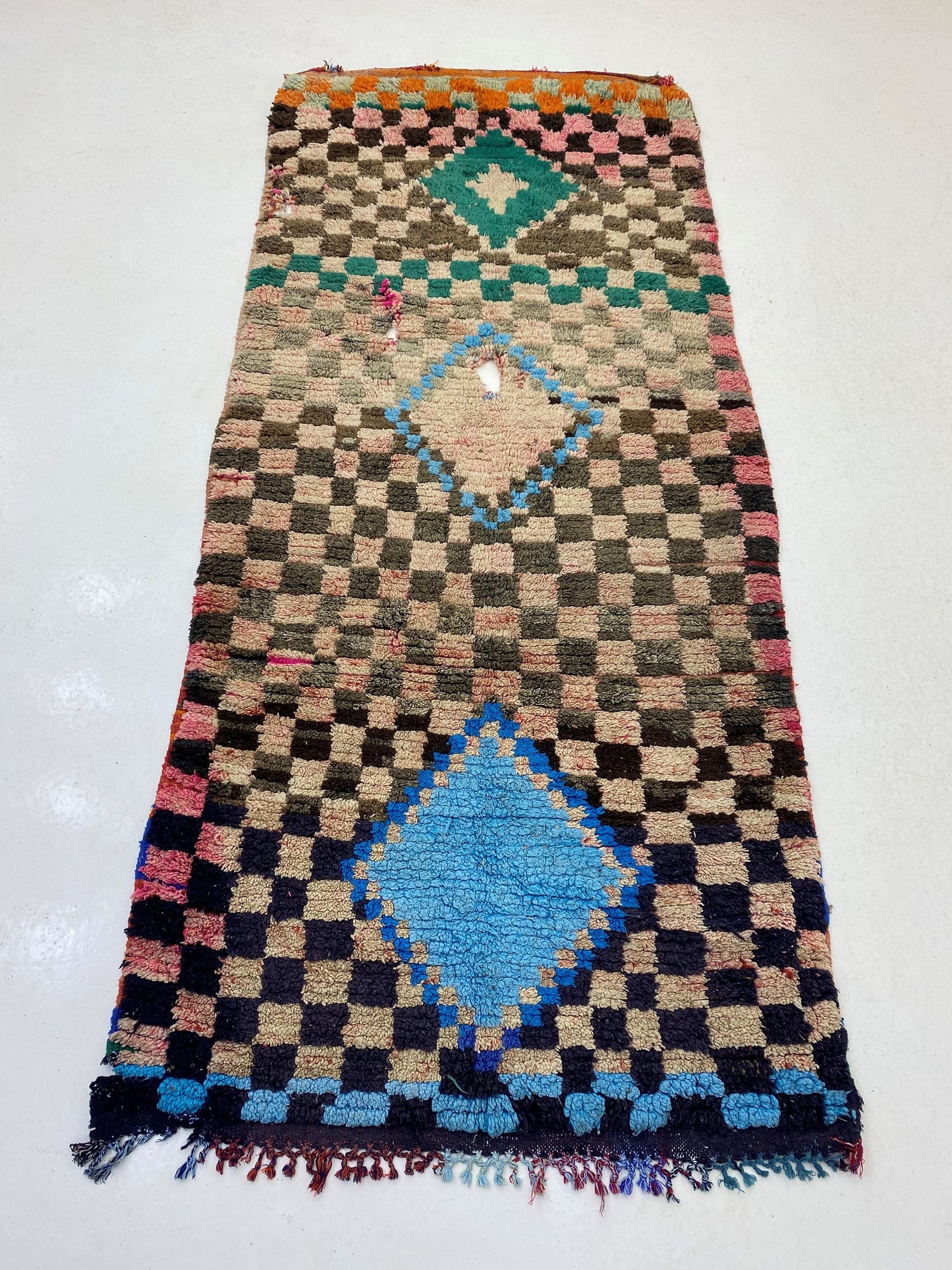 Tapis de couloir marocain à carreaux 4x8, tapis de couloir à diamants vintage.