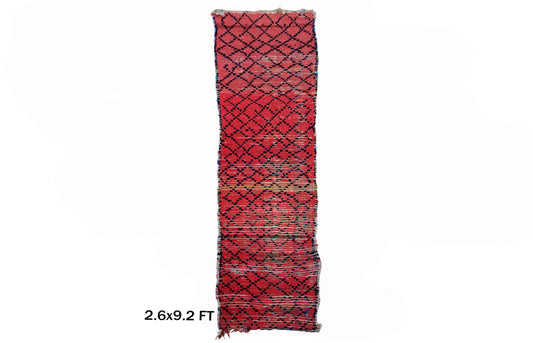 Tapis de couloir berbère marocain rouge 3x9, tapis de couloir à longs losanges.