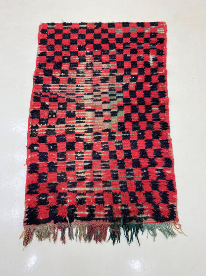 Tapis de couloir à carreaux noir et rouge, tapis marocain vintage 3x6.