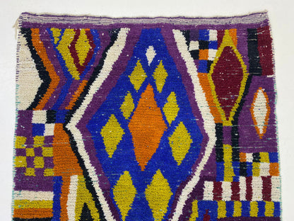 Tapis berbère marocain coloré unique, tapis en laine fait à la main sur mesure.