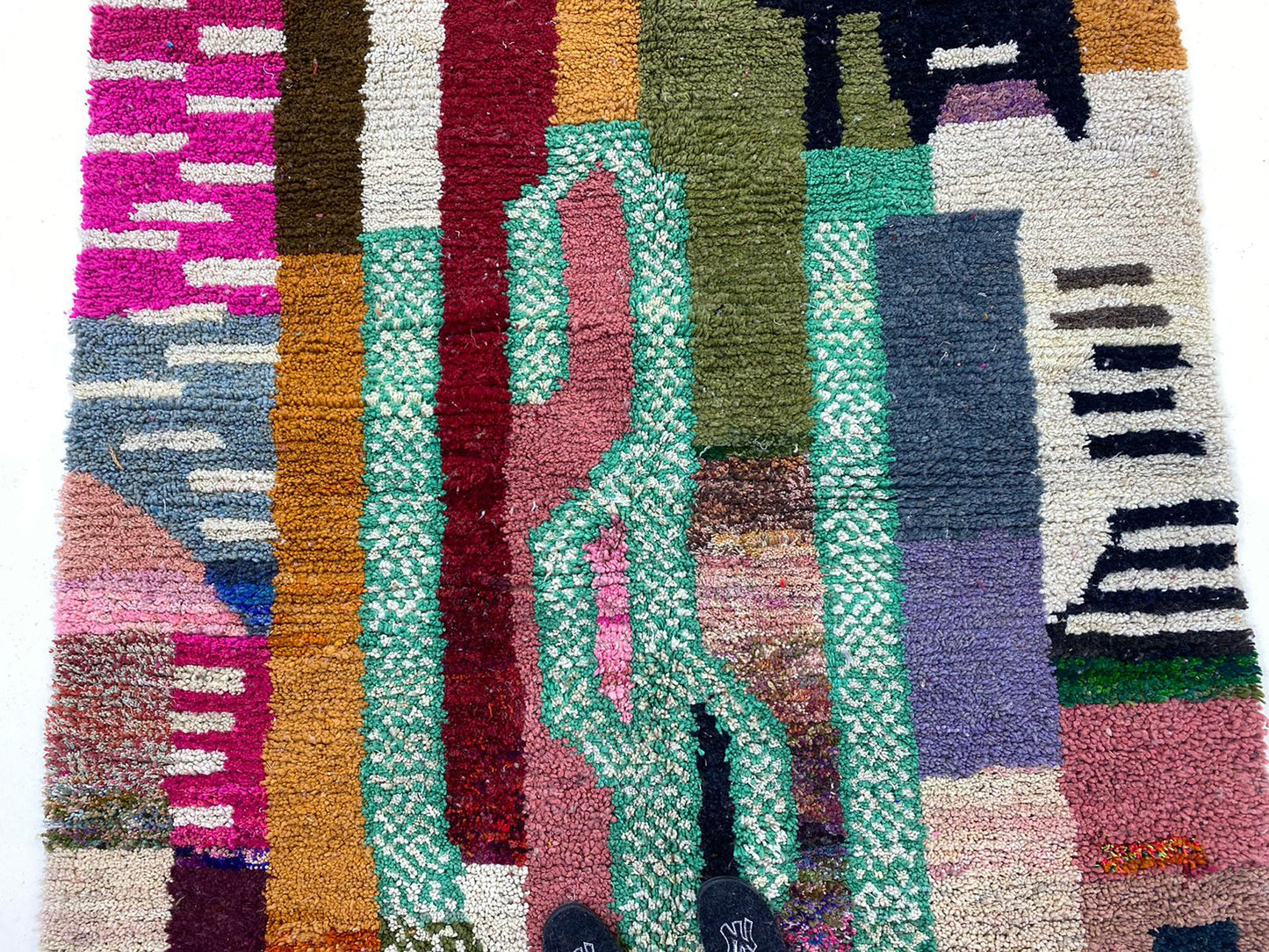 Tapis en laine personnalisé et vibrant du Maroc, tapis berbère fabriqué à la main.