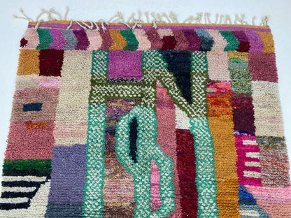 Tapis en laine personnalisé et vibrant du Maroc, tapis berbère fabriqué à la main.