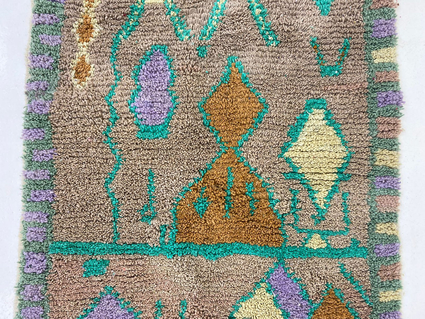 Tapis en laine marocain coloré personnalisé, tapis fabriqué à la main pour votre maison.