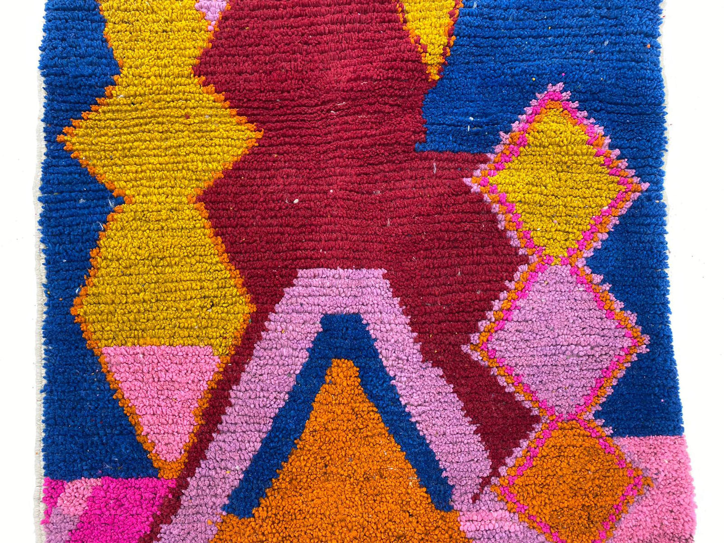 Tapis en laine berbère marocain tissé à la main, tapis au design personnalisé.